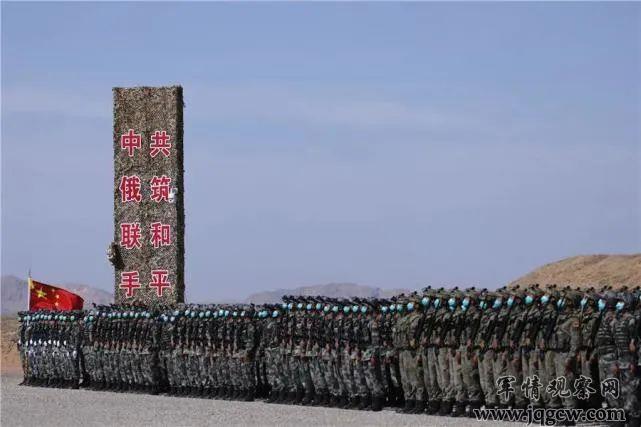 ▲8月9日，地面方队在“西部·联合-2021”演习开始仪式上整齐列队。新华社记者 刘芳 摄